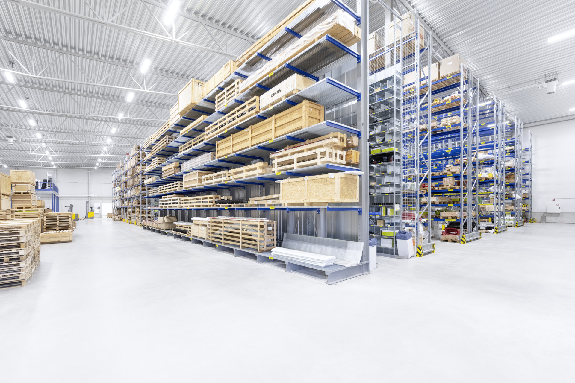 Items that up to 9m long and are stored in cantilever racks