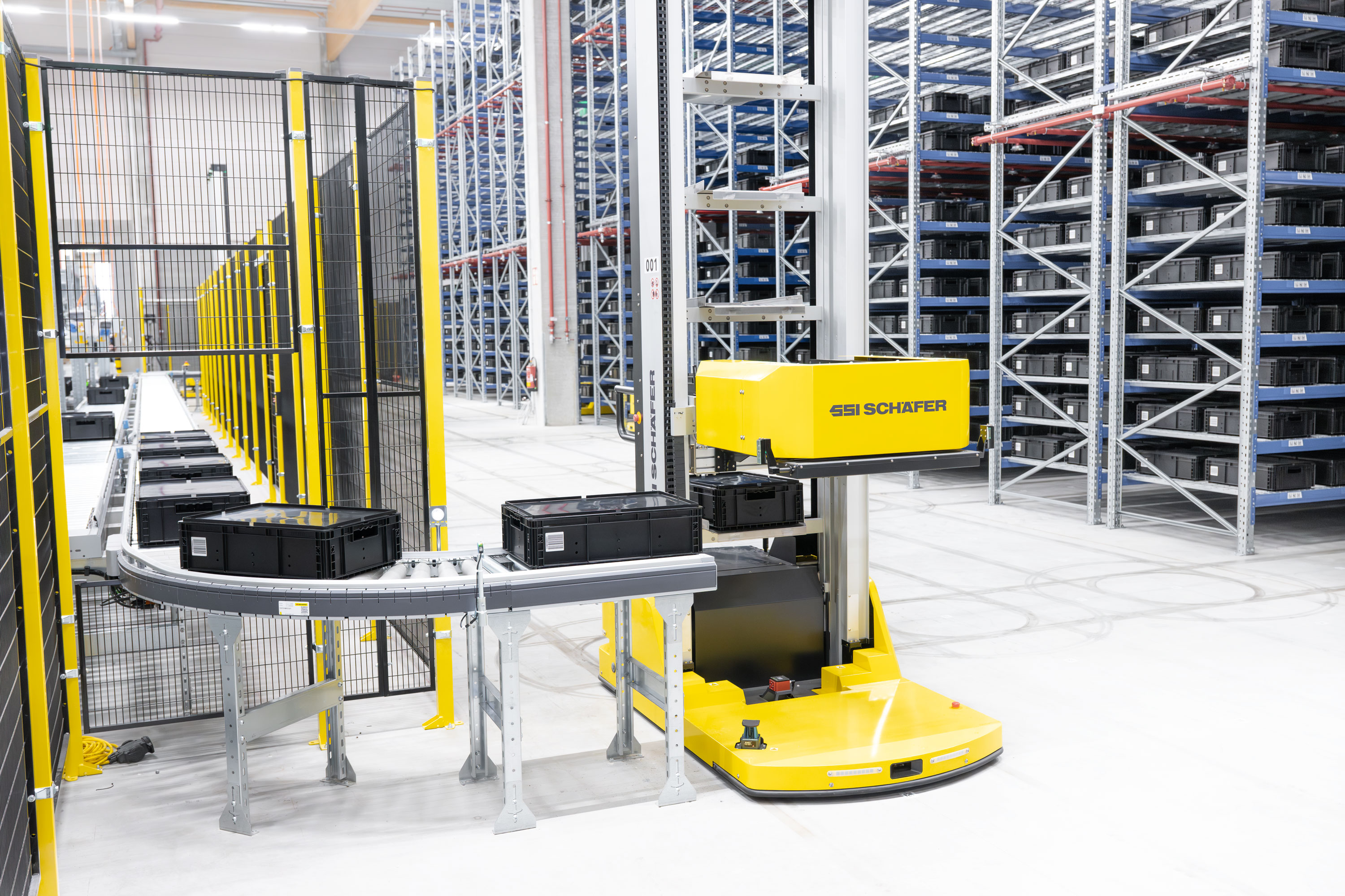 106_v2_Rackbot_goods_in