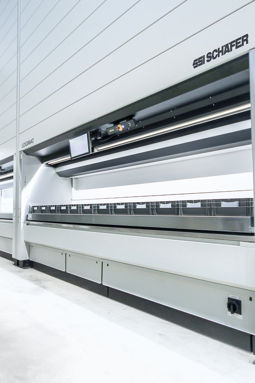 Vertical Lift Module LogiMat® | SSI SCHÄFER