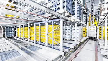 The Schäfer Lift&Run System is used for handling full pallets in the channels