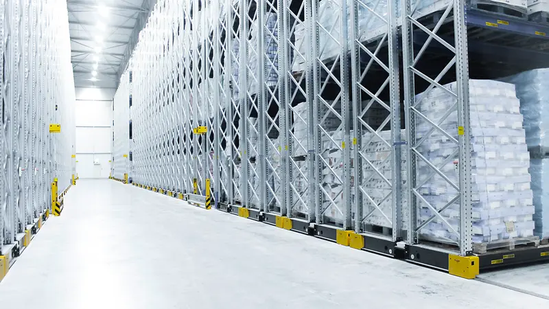 A mobile racking system that uses the entire space | SSI SCHAEFER