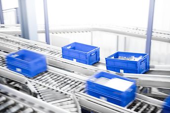 Plastic containers from SSI SCHAEFER support the process efficiency of the