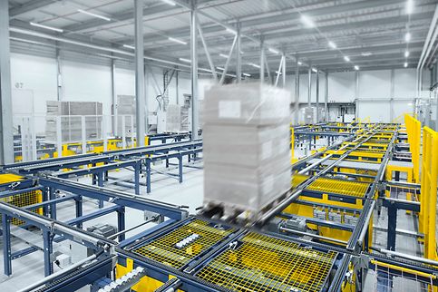 Pallet conveying system at JYSK Sweden