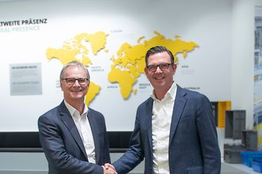 20230127_Handshake_Hummenberger_Bersch_2.jpg