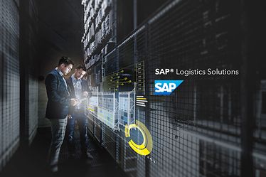 Twee mannen maken via tablet gebruik van SAP software oplossing door SSI SCHÄFER