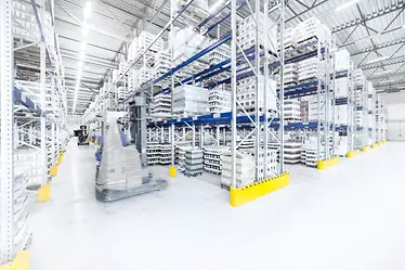 Pallställ med gaffeltruck