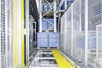 A magasraktár feltöltési pufferként működik