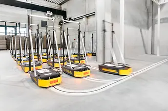 WEASEL AGV raktári szállító jármű