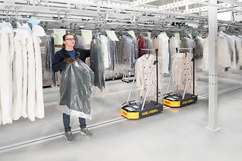 WEASEL AGV raktári szállító jármű