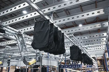 SSI Carrier függesztett szállítópálya a DSV-nél