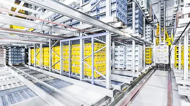 System Schäfer Lift&Run jest stosowany do przeładunku pełnych palet w kanałach