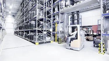 Mobile shelf for tires