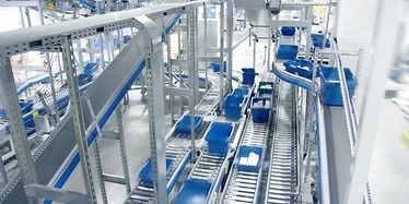 container, conveyor system, conveyor