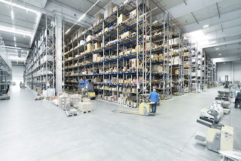 Utilizing warehouse space effectively and safely