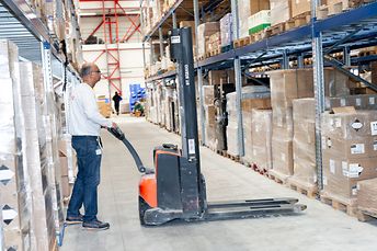 PR600 palletracking warehouse_03.jpg