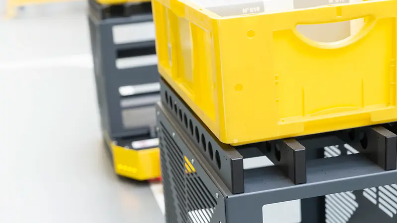 AMRs and AGVs for cartons and small load carriers | SSI SCHAEFER
