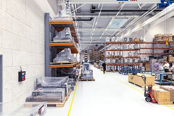 Kragarmregale bei Hardinge Kellenberger AG, Schweiz