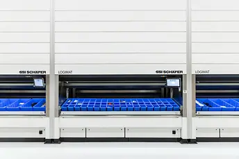 Trzy osoby pracują na sześciu regałach windowych SSI LOGIMAT.