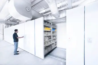 System med skinneforbindelse