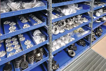 Etagères avec séparateurs