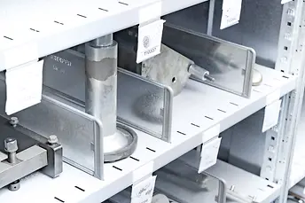 Rayonnage modulaire R 3000, avec tablettes ZB et séparateurs TRF
