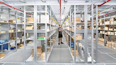 Préparation de commandes dans des rayonnages