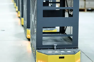 WEASEL AGV raktári szállító jármű