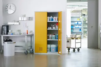 tisztítószertároló szekrény