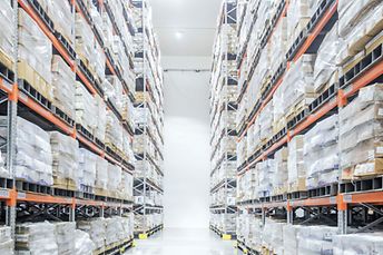 07_ABU_mobile-pallet-racks_aisle2