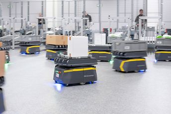 FastBots Solution raktári szállítórobotok