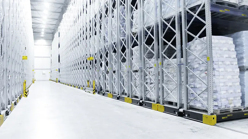 A mobile racking system that uses the entire space | SSI SCHAEFER
