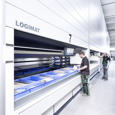 Vertical storage lift LogiMAT®