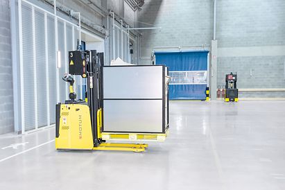 Automated guided vehicle by MoTuM