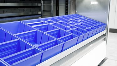 LMB containers on a tray for vertical lift module LogiMat®