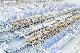 Overview of store order picking area with conveyor
Country Road Group fashion Omni Fulfilment Centre - Melbourne, Australia
