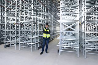 For the intralogistics steel construction for the new logistics center, the